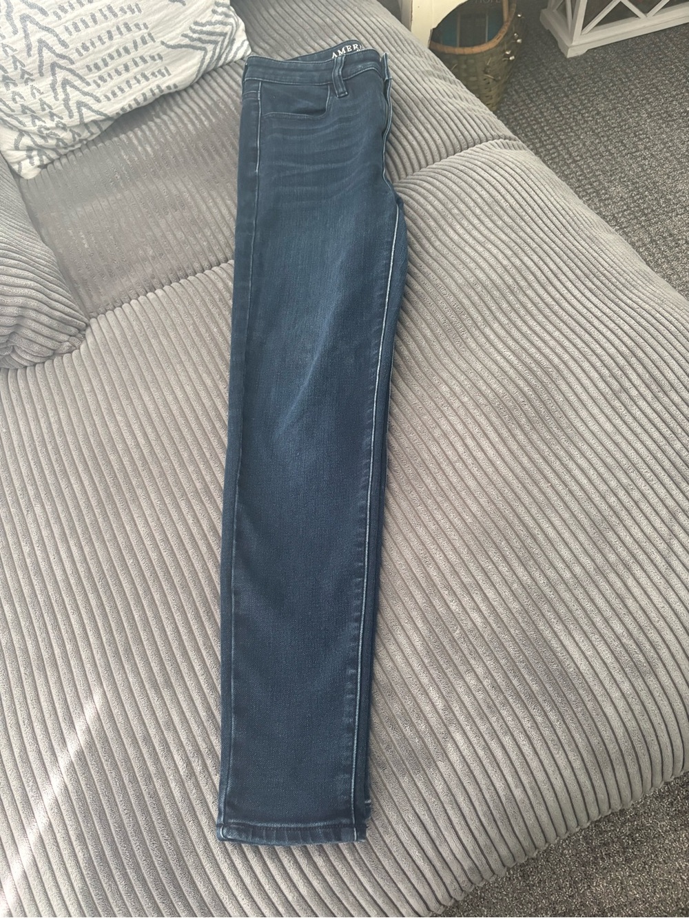 AEO women’s size 2 short, super stretch, high rise jeans